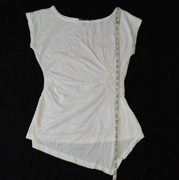 NWOT Mandee Asymmetrical Creamy White Rouched Tee - Picture 7 of 16